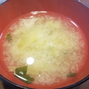 じめじ・豆腐・小松菜・玉ねぎの味噌汁